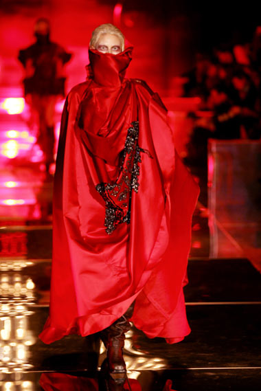 DIOR, COURREGES ET LES AUTRES